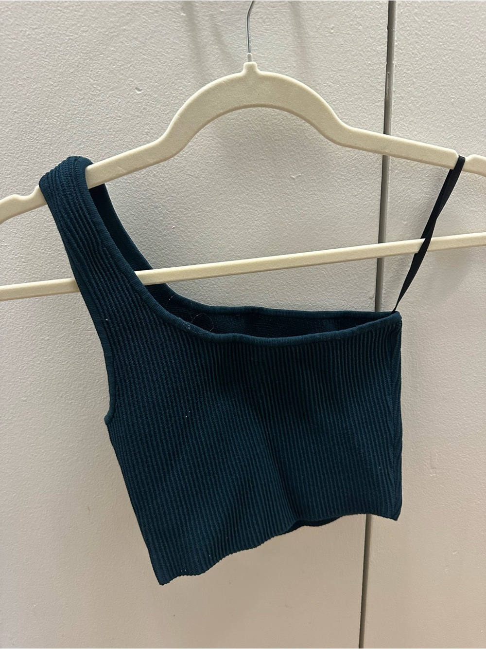 Babaton by Aritzia Ribbed One-Shoulder Crop Top in Dark Teal